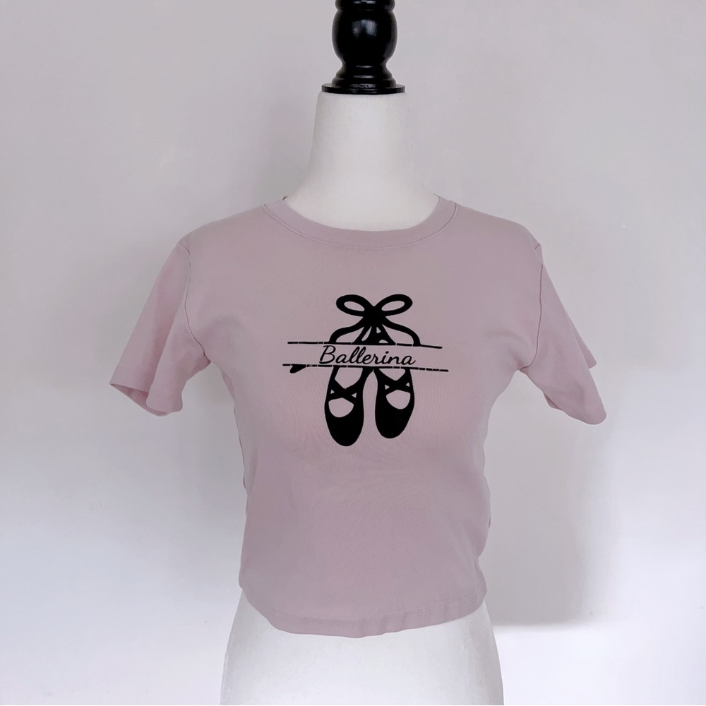 Elastic Fitted Short Sleeve Top – Cute Ballet Graphic Tee! 95% new condition🩰